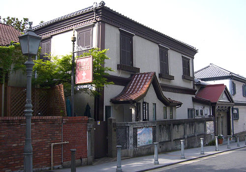 重要伝統的建造物群保存地区「北野町山本通」異人館街に建つ歴史的建造物 
