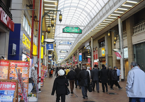 大丸神戸店から西へ1.2kmに様々なジャンルのお店が続く歴史ある商店街