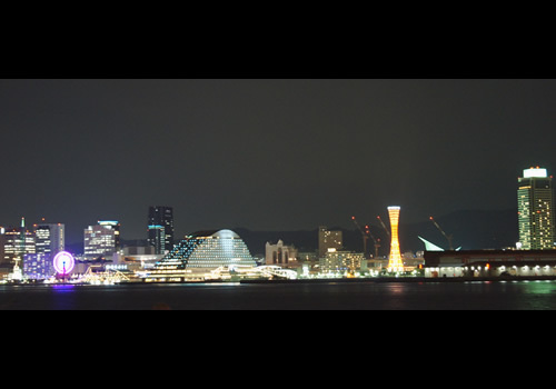 神戸港と六甲山が一望！絶景夜景＆デートスポット　ポートアイランドの公園