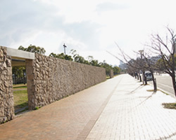 なぎさ公園(東部臨海部緑地)｜神戸市中央区のベイエリアの公園の風景