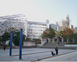 東遊園地｜神戸市中央区三ノ宮駅南側にある「東遊園地」の風景
